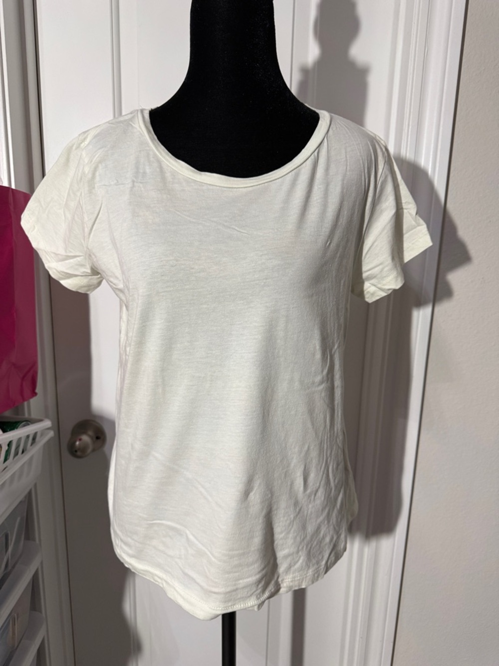 H&M Ivory Short Sleeve Scoop Neck Tee